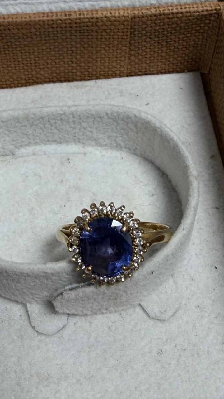 Gold Ring with Blue Sapphire - For Sale